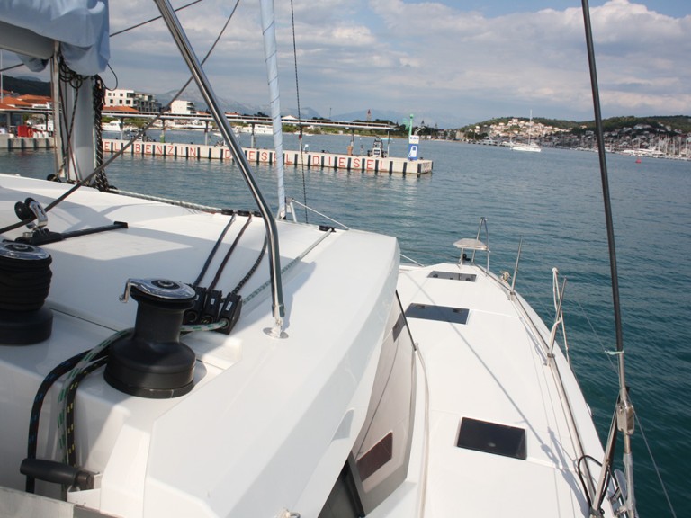 Catamaran hire in Seget Donji - Fountaine Pajot Astrea 42