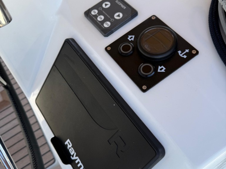 Sailboat to hire Komolac at the best price