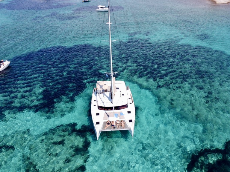 Hire Catamaran Fountaine Pajot with a boat licence