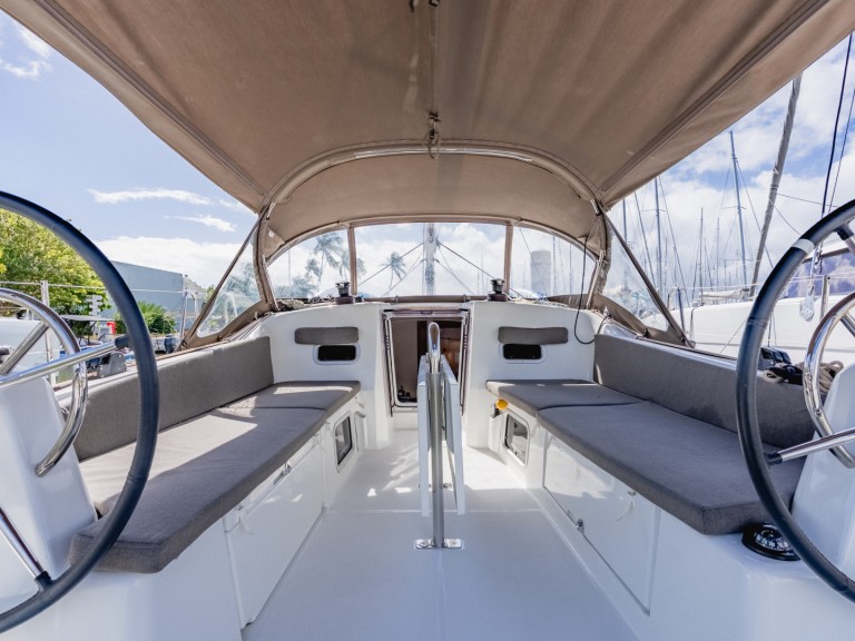 Yacht charter Road Town - Jeanneau Sun Odyssey 380 on SamBoat