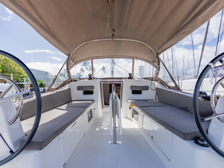 Yacht charter Road Town - Jeanneau Sun Odyssey 380 on SamBoat