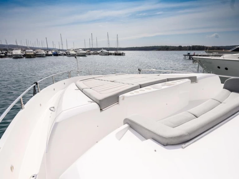 Hire Luxury Yacht with or without skipper Sunseeker Seget Donji