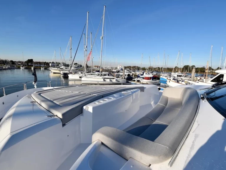 Luxury Yacht to hire Seget Donji at the best price