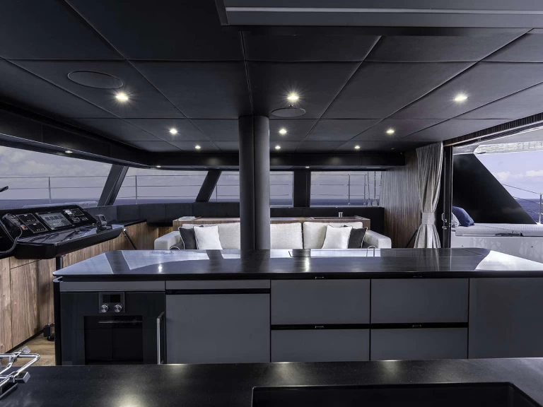 Hire Luxury Yacht Sunreef with a boat licence