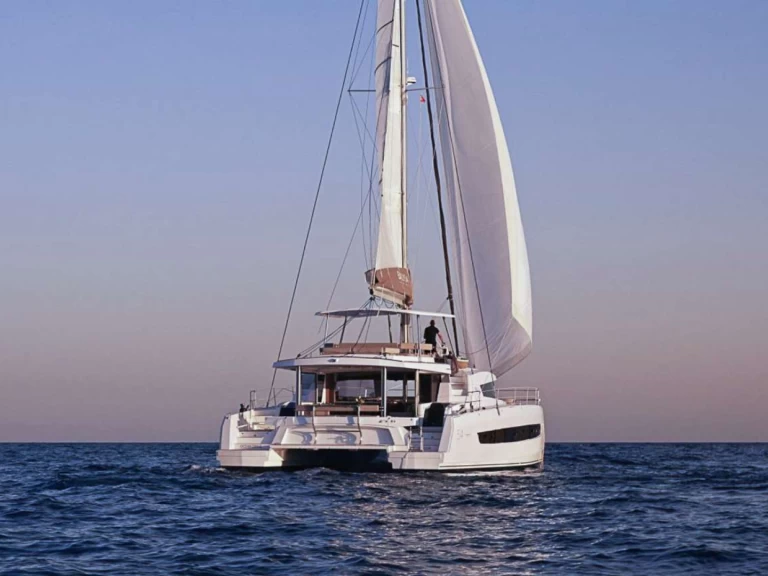 Hire Luxury Yacht Bali with a boat licence