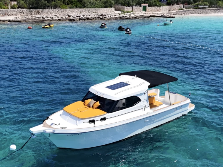 Charter a Camaro 1000 in Trogir on Samboat