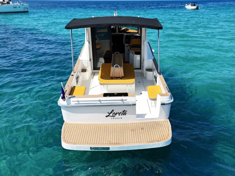 Hire Motorboat Camaro with a boat licence