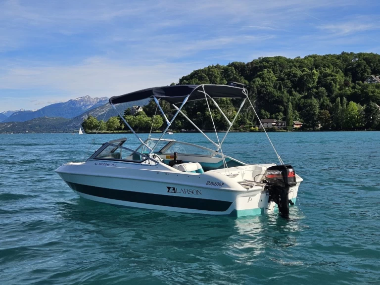 Charter a Larson 150 in Annecy on Samboat