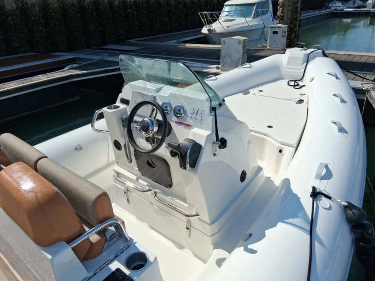Hire RIB with or without skipper Zodiac La Rochelle