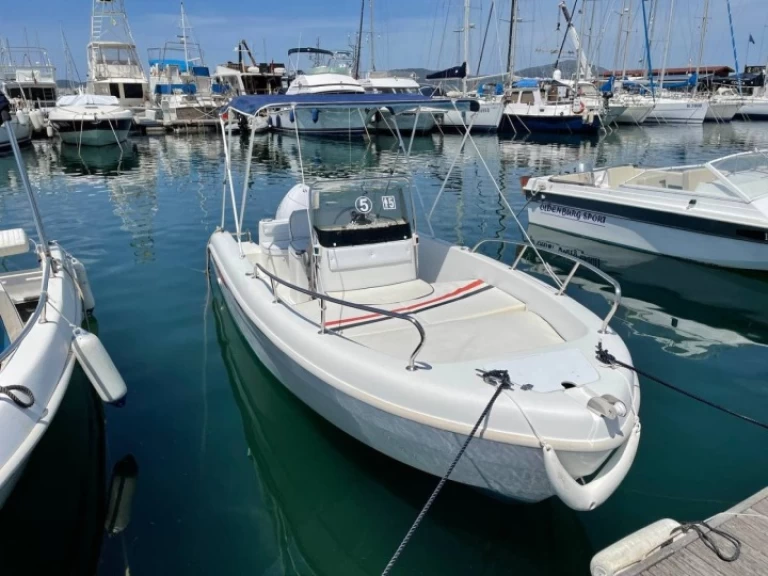 Hire Motorboat Selva with a boat licence