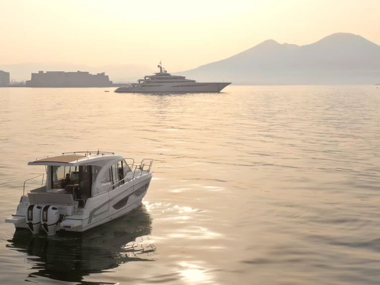 Yacht charter Naples - Bénéteau Antares 11 on SamBoat