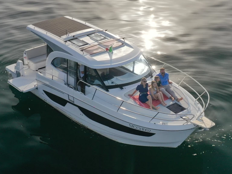 Yacht hire Naples cheap Antares 11