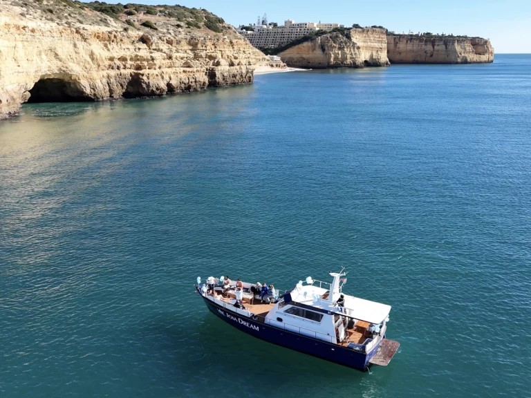 Hire Motorboat with or without skipper Yate Cantiere Navale Portimão