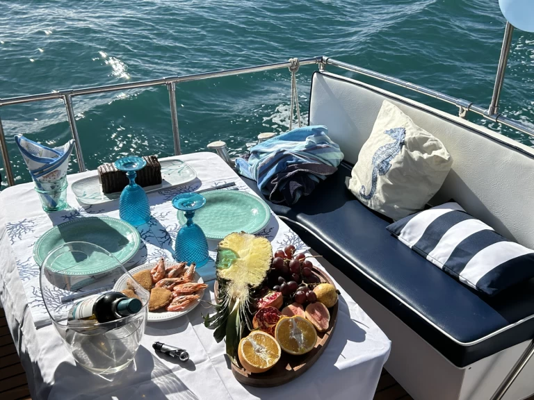 Motorboat to hire Portimão at the best price