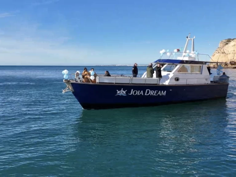 Yate Cantiere Navale Yate Sciallino charter bareboat or skippered in  Portimão