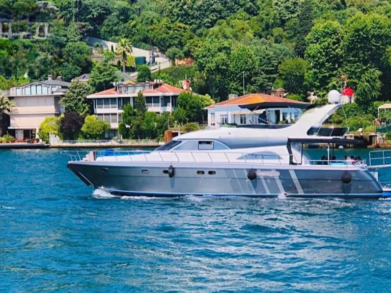Hire Luxury Yacht with or without skipper costom made Beşiktaş