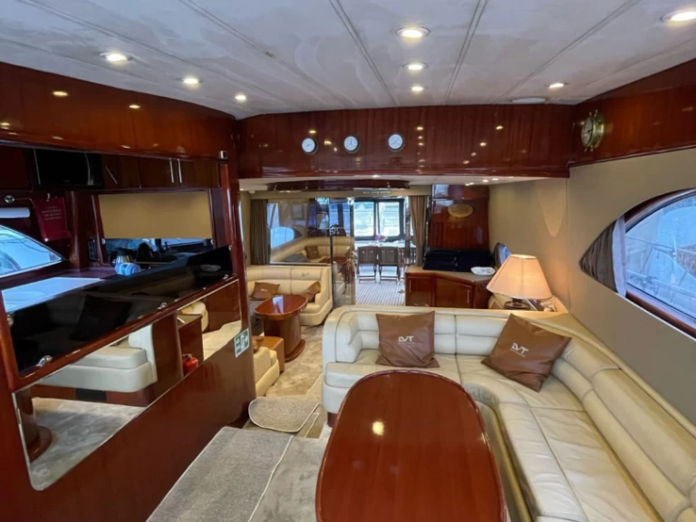 Hire Luxury Yacht costom made with a boat licence