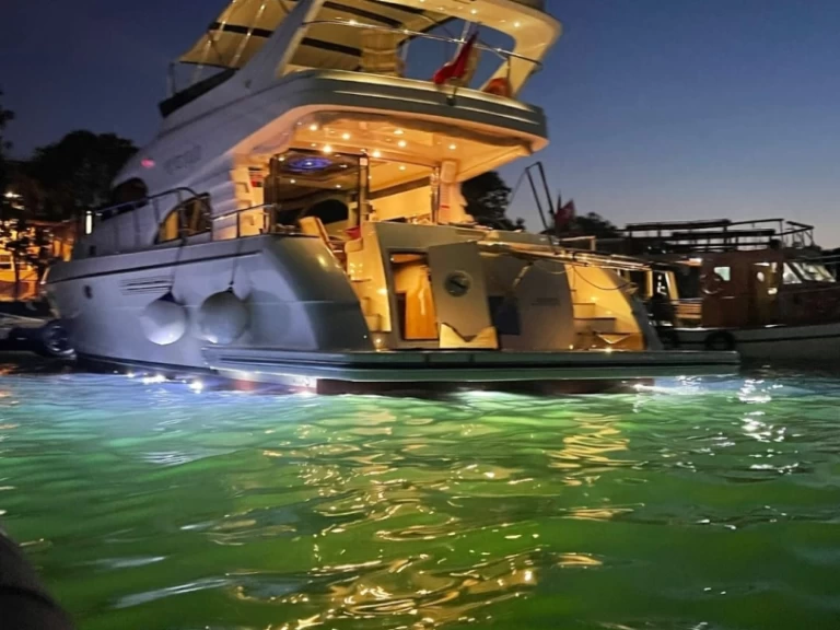 Luxury Yacht to hire Beşiktaş at the best price