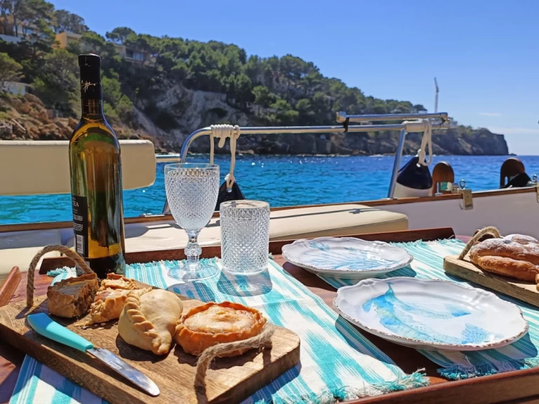 Yacht charter Portals Nous - Medvolt Marine MedVolt M7 on SamBoat