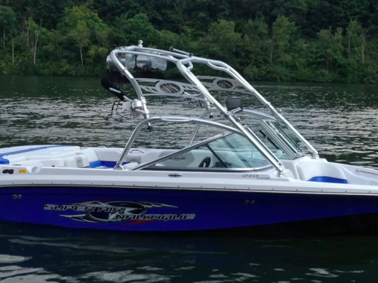 Hire a Nautique Correct Craft Competition Ski Boat 2001 Sevrier