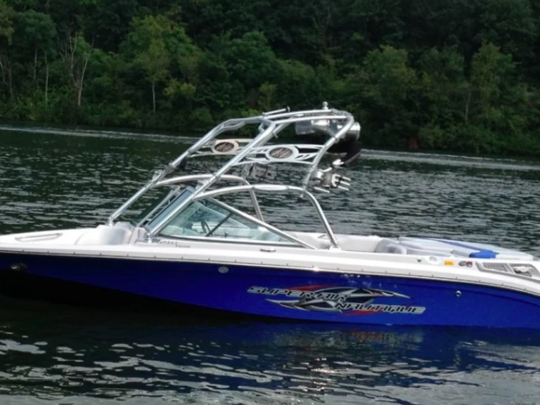 Yacht hire Sevrier cheap Competition Ski Boat 2001