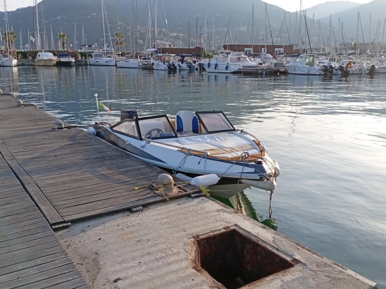 Motorboat to hire Porto Mirabello at the best price
