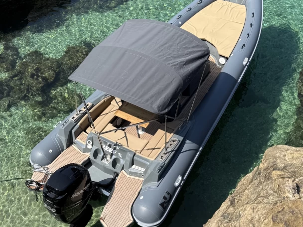 Hire a Jeanneau Cap Camarat 7.5 WA Serie 2 Gapeau