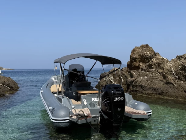 Charter a Jeanneau Cap Camarat 7.5 WA Serie 2 in Gapeau on Samboat