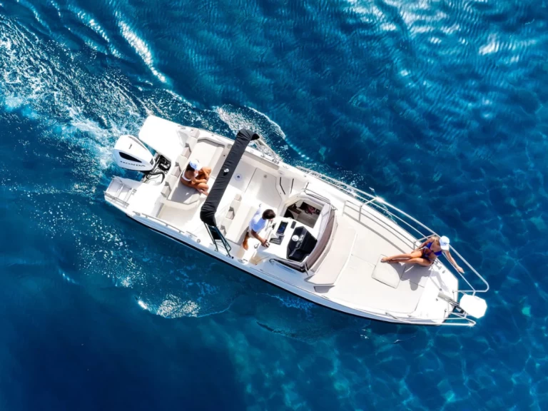 Hire Motorboat Trimarchi with a boat licence