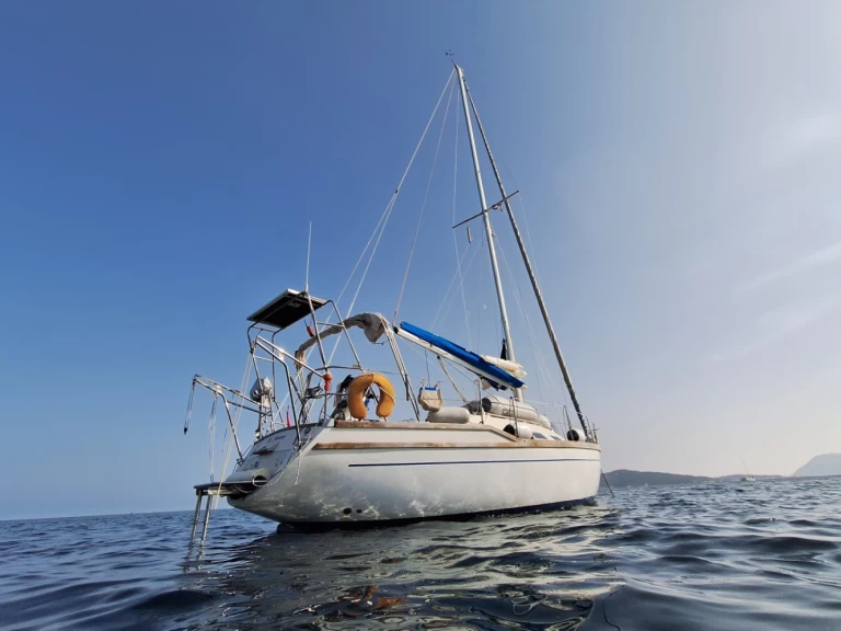 Sailboat to hire Toulon at the best price