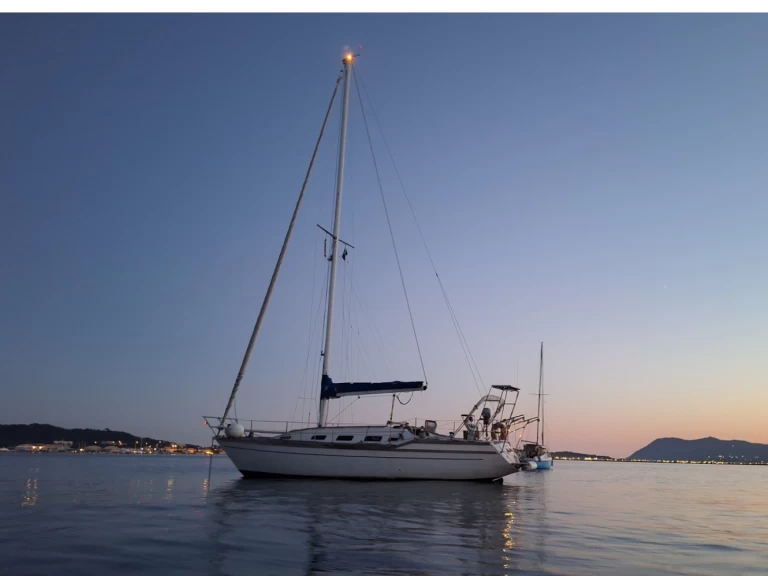 Comar Comet 1050 charter bareboat or skippered in  Toulon