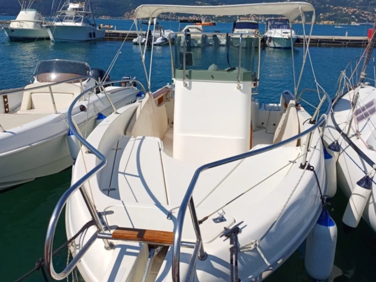 Motorboat to hire La Spezia at the best price