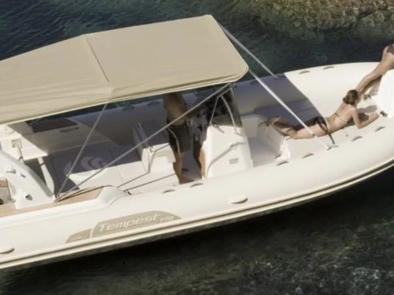 Hire a Capelli Tempest 800 Arcachon