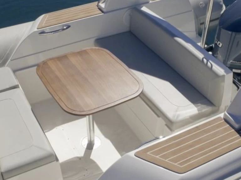 Yacht hire Arcachon cheap Tempest 800