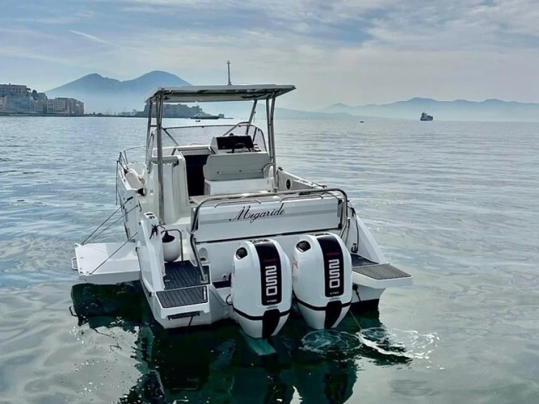 Charter a Bénéteau Flyer 9 in Naples on Samboat