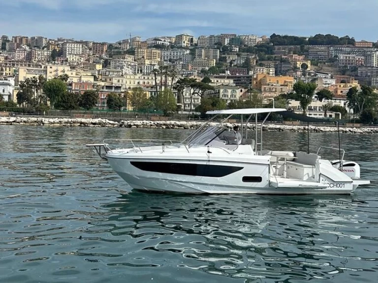 Hire Motorboat Bénéteau with a boat licence