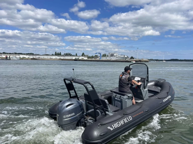 Hire RIB Highfield with a boat licence