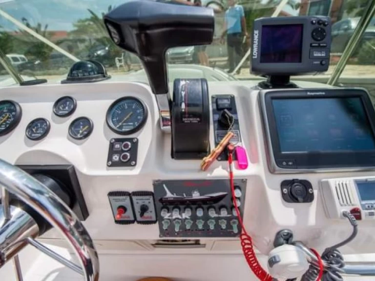 Hire Motorboat Zar with a boat licence