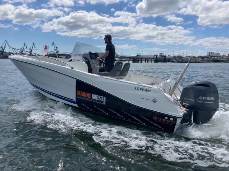 Motorboat hire in Lorient - Jeanneau Cap Camarat 6.5 CC Serie 3