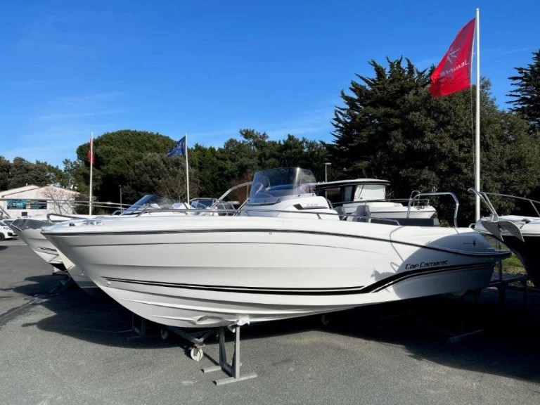 Hire Motorboat with or without skipper Jeanneau La Flotte