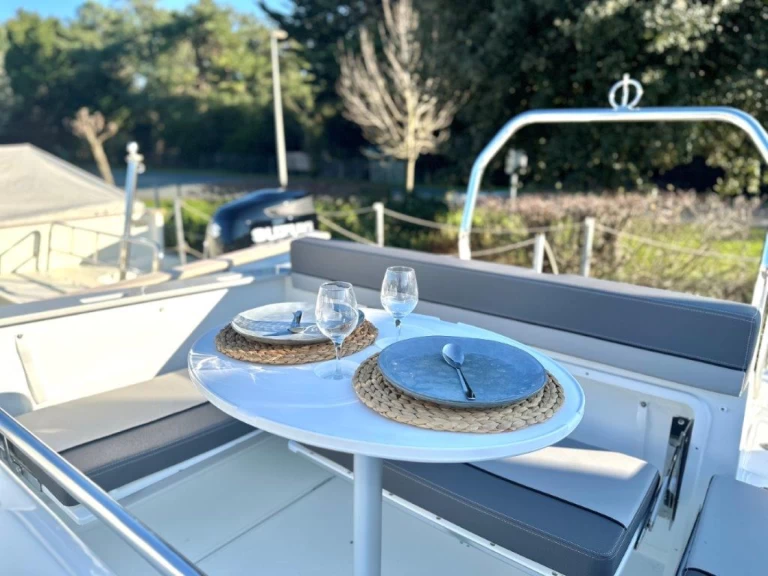 Yacht charter La Flotte - Jeanneau Cap Camarat 7.5 CC on SamBoat