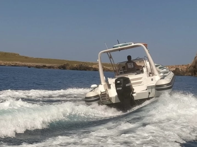 Yacht hire Fornells cheap day cruiser 800