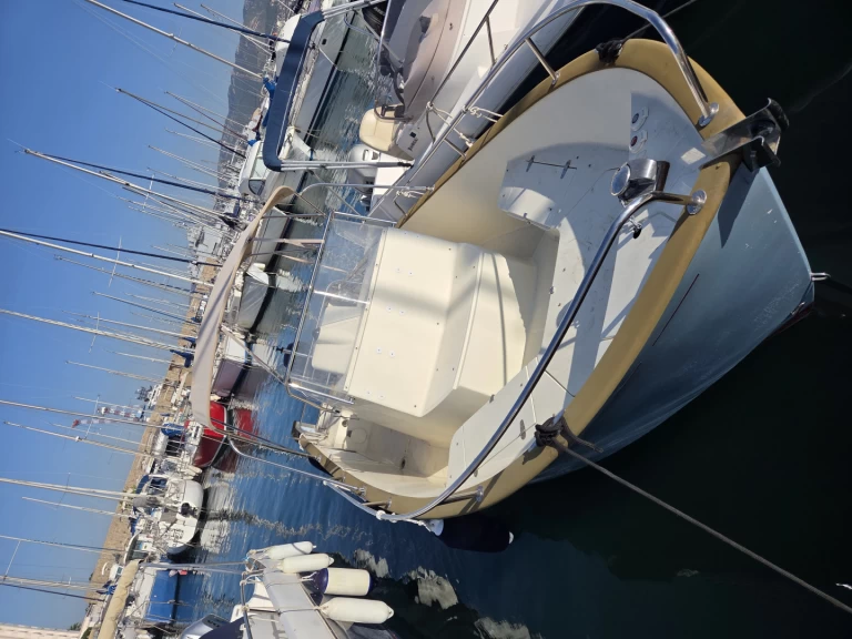 Hire Motorboat Rea with a boat licence