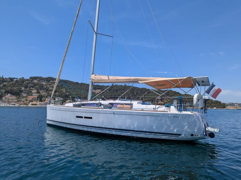 Yacht hire Saint-Mandrier-sur-Mer cheap Dufour 375 Grand Large