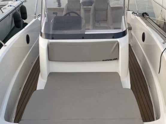 Hire Motorboat Quicksilver with a boat licence