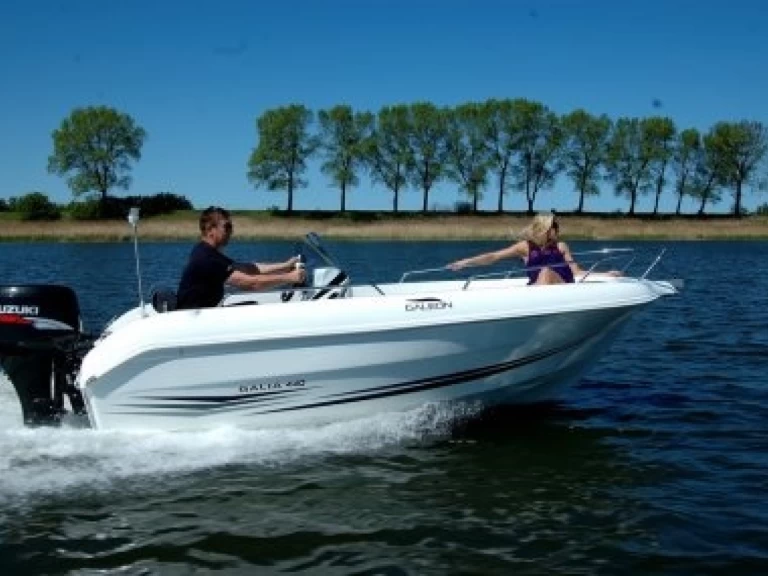 Motorboat to hire Portocolom at the best price