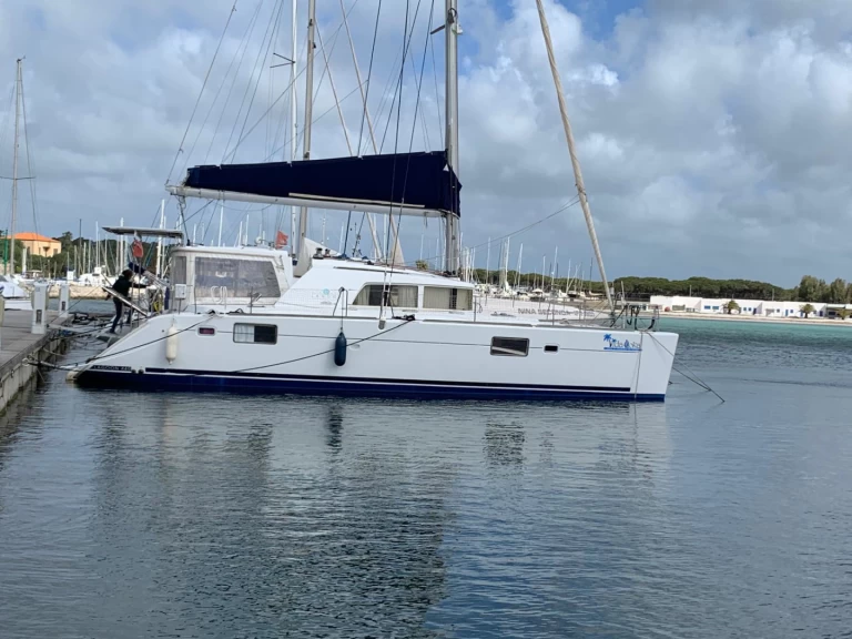 Hire Catamaran Lagoon with a boat licence