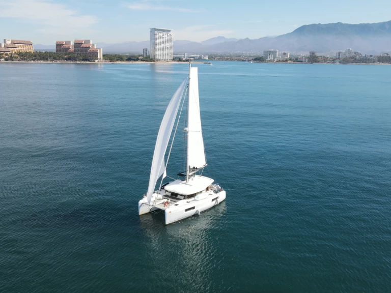 Yacht hire Marina Vallarta cheap Lagoon 40