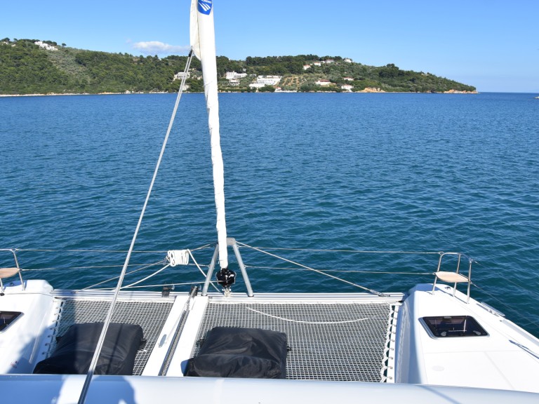 Hire Catamaran Lagoon with a boat licence
