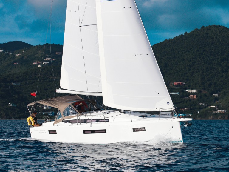 Hire Sailboat Jeanneau with a boat licence